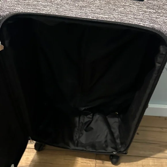 Victoria's Secret Travel Bag in Gray and White - Picture 5 of 5